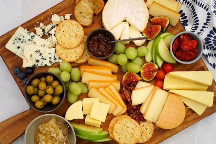 Comment composer le plateau de fromage halal parfait pour vos invités ?